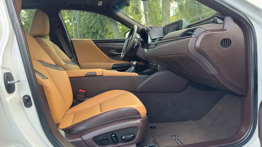 Продам Lexus ES 300 Hybrid 2021 Ідеальний і Максимальний