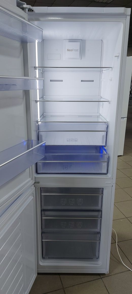 Холодильник Beko RCNA 356E30W