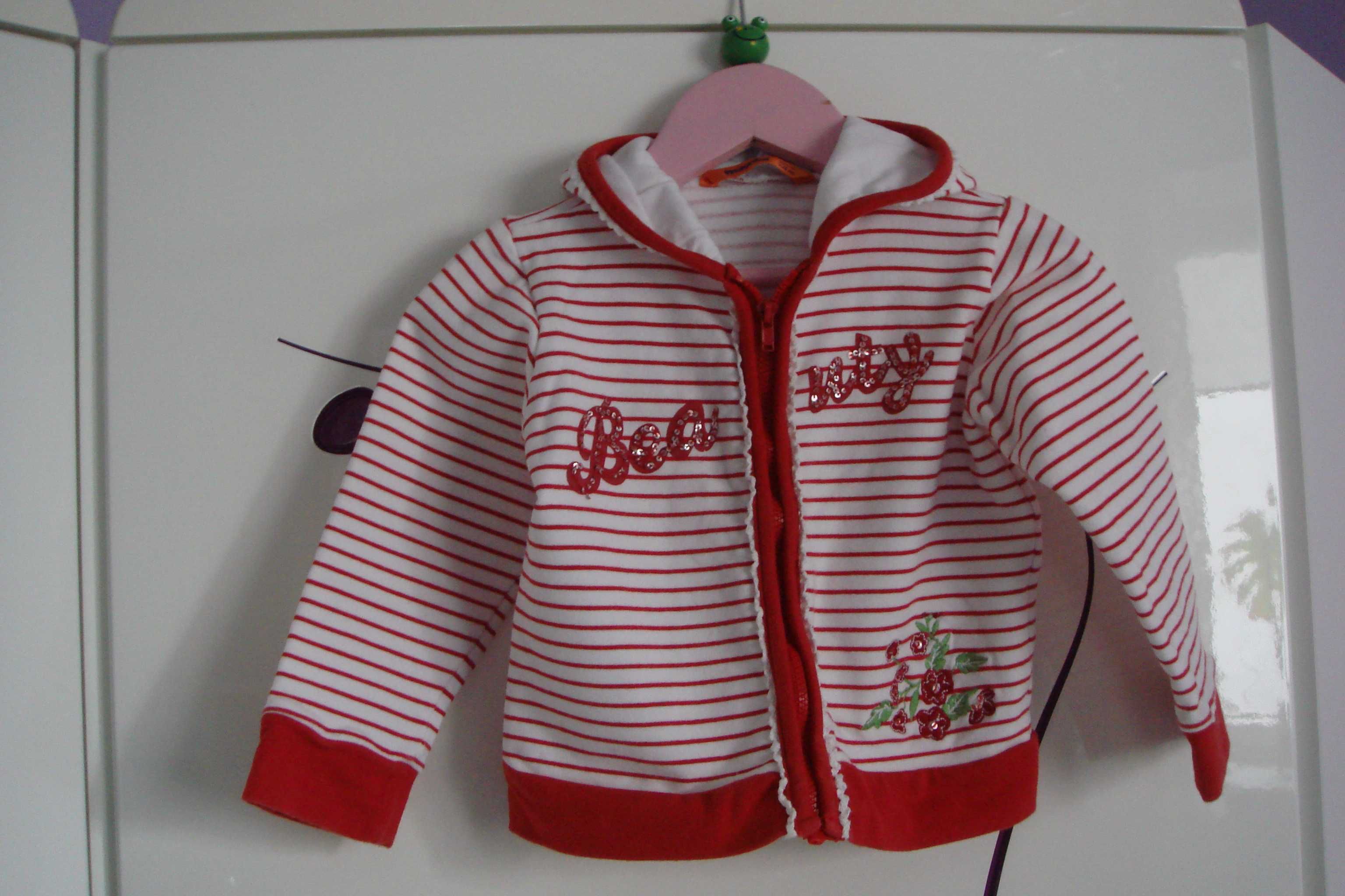 bluza z kapturem w paseczki czerwone