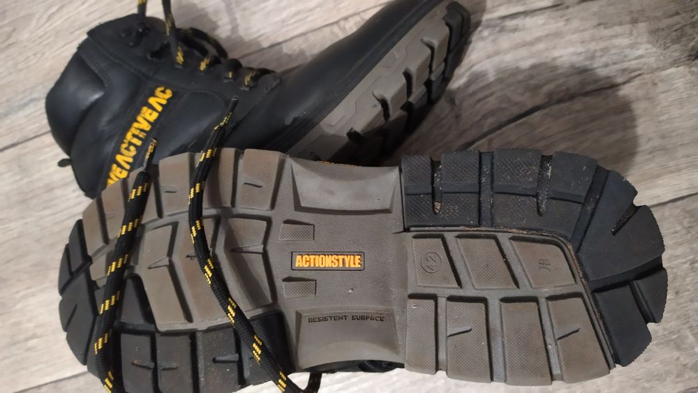 Продам ботинки мужские