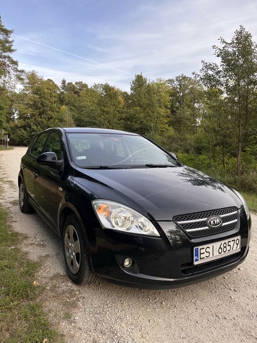 Kia Cee’d.  1.4  2007r
