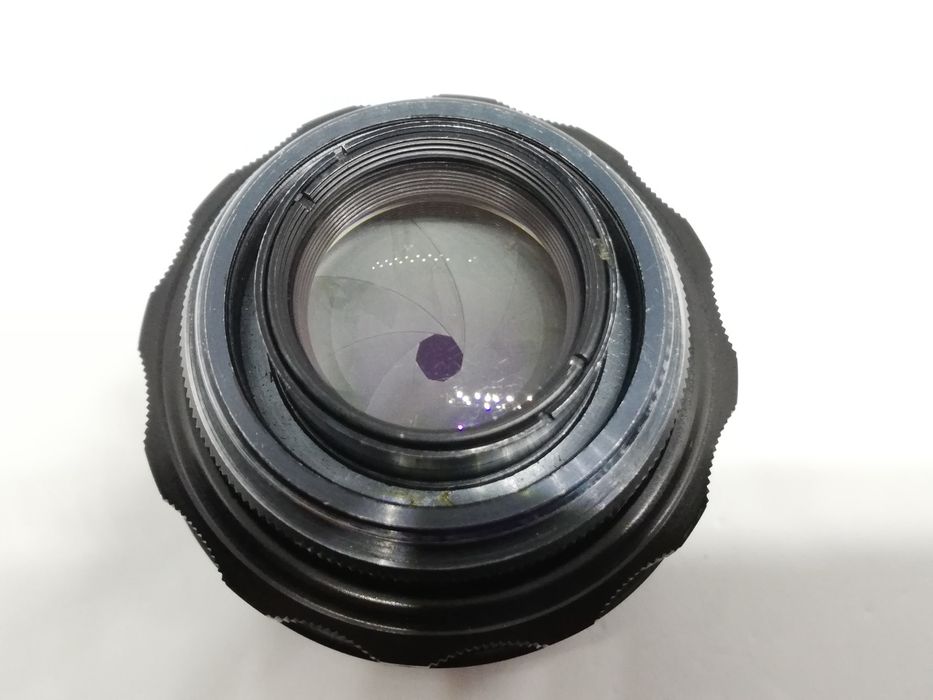 Helios-44-2 58mm 2.0 M42 (Swirly bokeh)