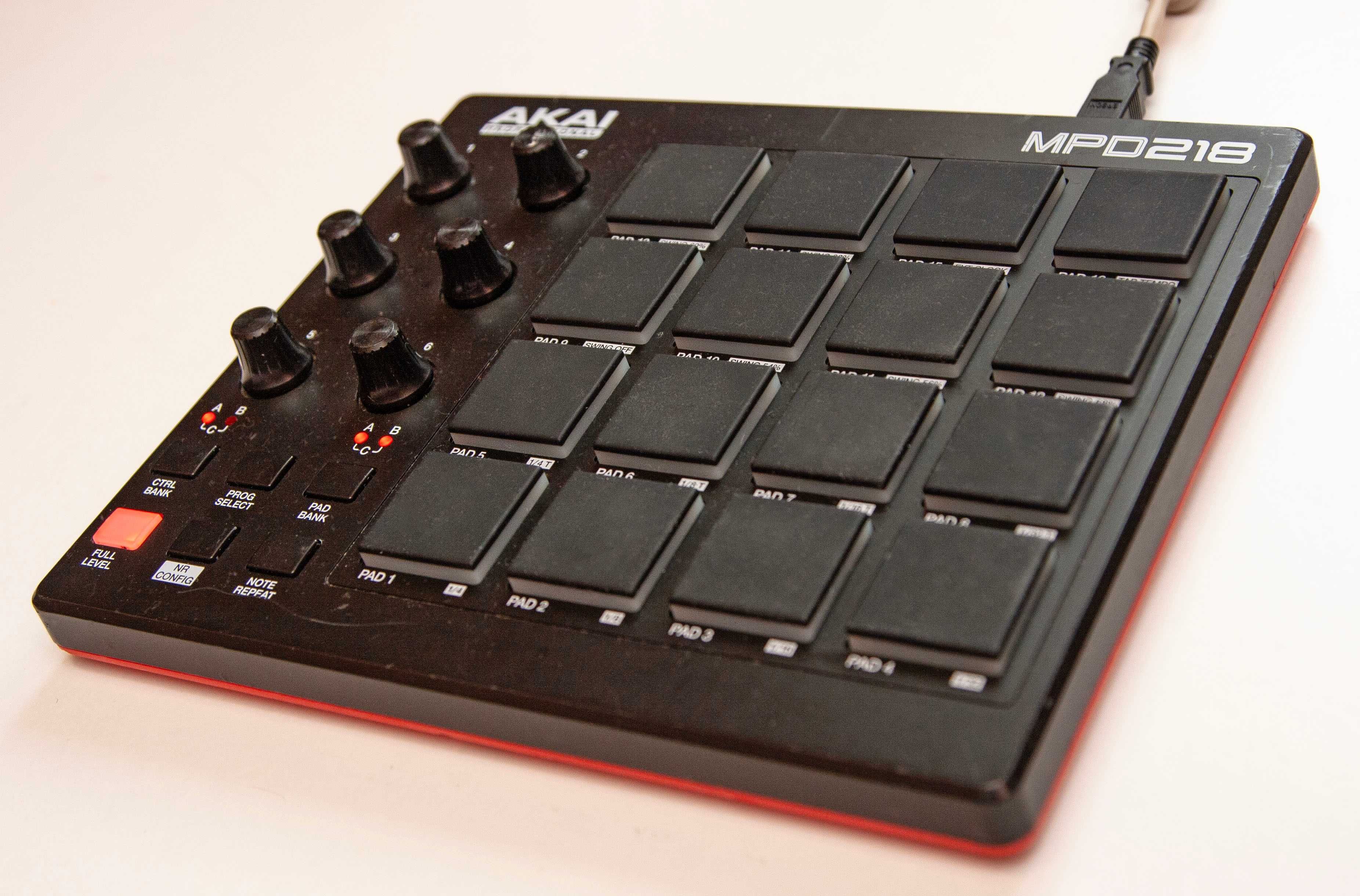 MIDI педконтролер AKAI MPD218