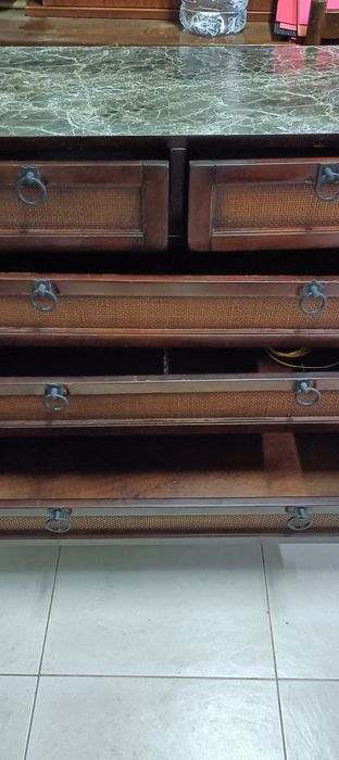 Cômoda e mesinha de cabeceira