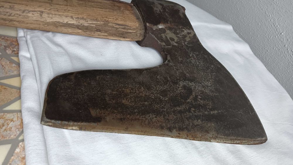 Stary ciężki topór masarski