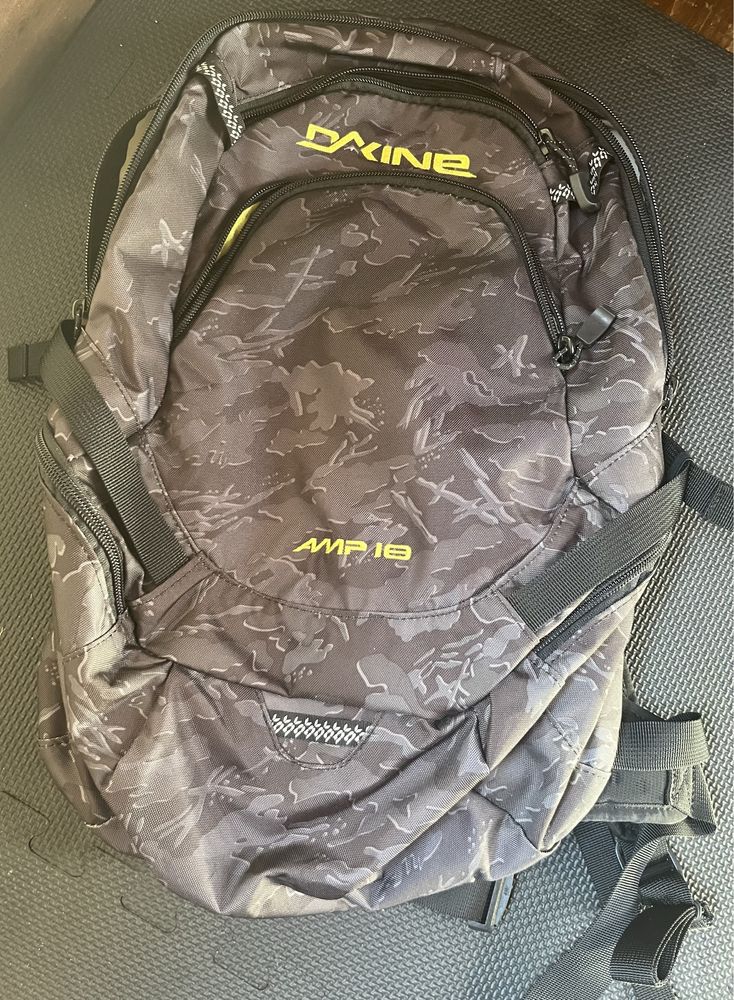 DAKINE AMP 18L Mochila