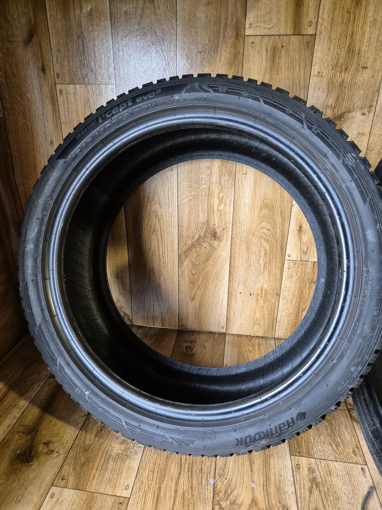 245/40/19 Hankook Para zima 7mm 2021r stan Bdb