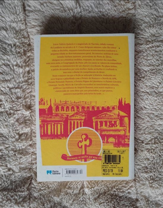 Livro "Um Deus passeando pela brisa da tarde" de Mário de Carvalho
