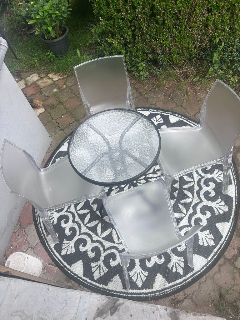 Krzesła przezroczyste plastikowe salon taras