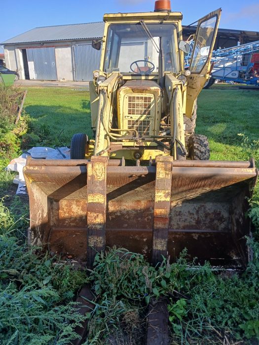 Ostrówek k 162 koparko ładowarka