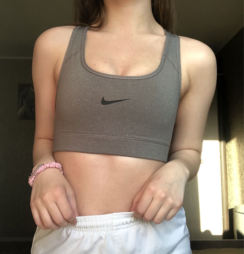 спортивний топ nike