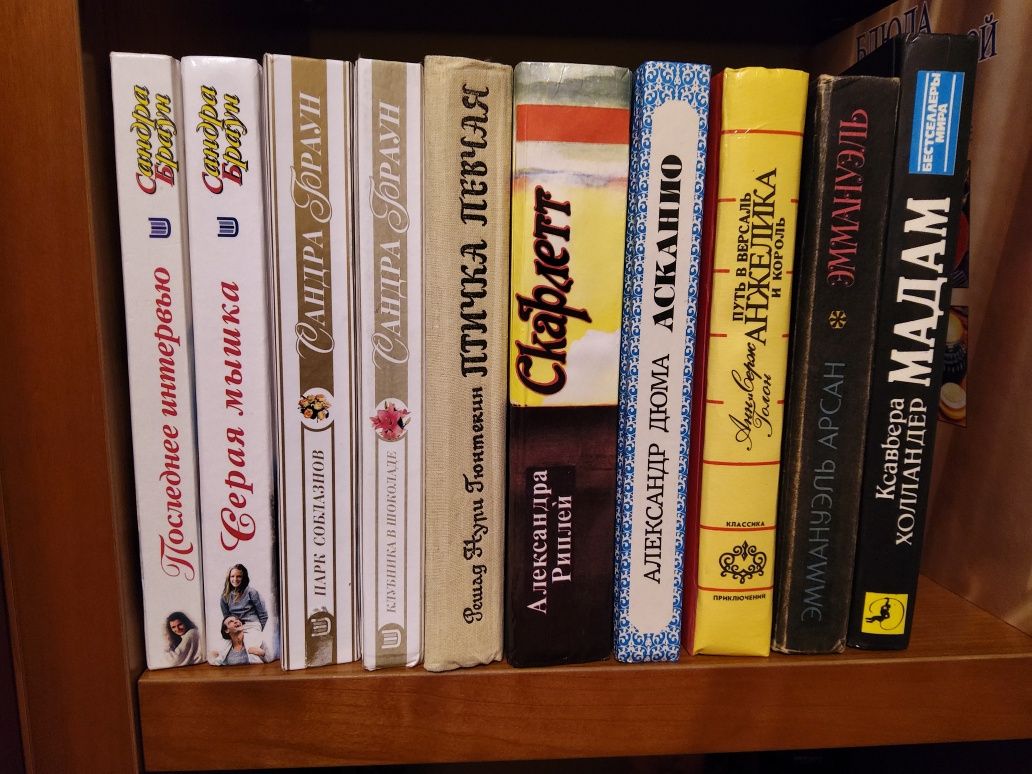 Продам книги любая 80 гривен.