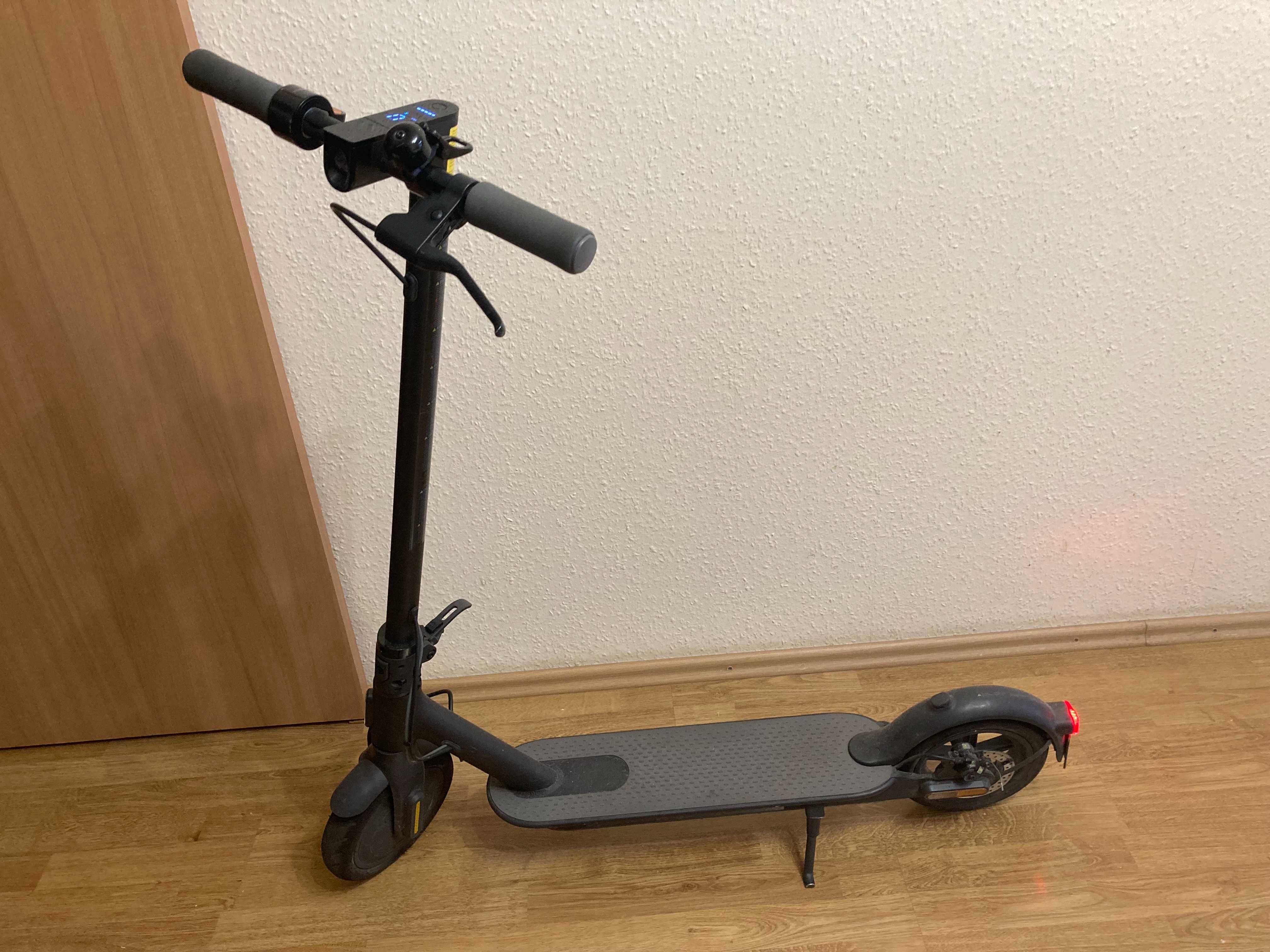 Електросамокат Xiaomi Mi Electric Scooter Essential сяомі