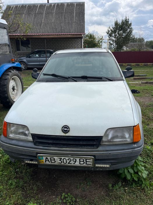 Opel kadett цілий або по запчястинам