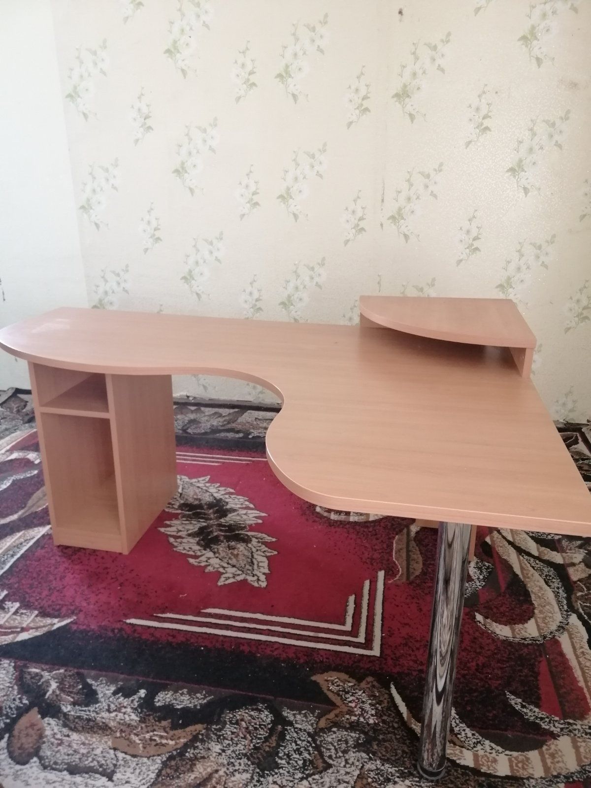 Комп'ютерний стіл