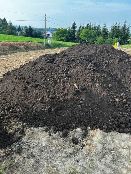 Humus | Czarna ziemia | Ziemia ogrodowa | Transport wywrotką.