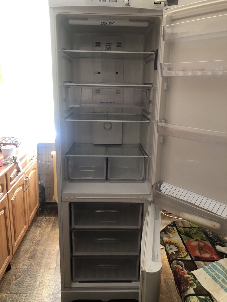 Двухкамерный холодильник INDESIT BIAA 18 no