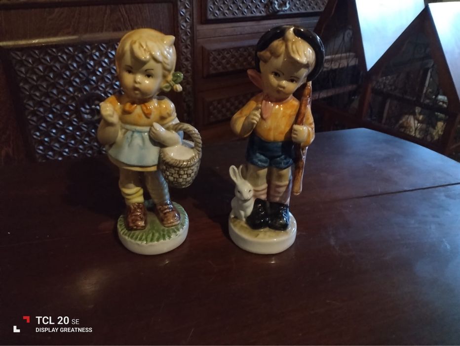 Bonito casal de meninos em louça Portuguesa