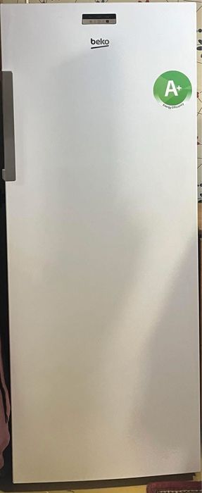 Продам морозильную камеру Beko RFSA240M21W