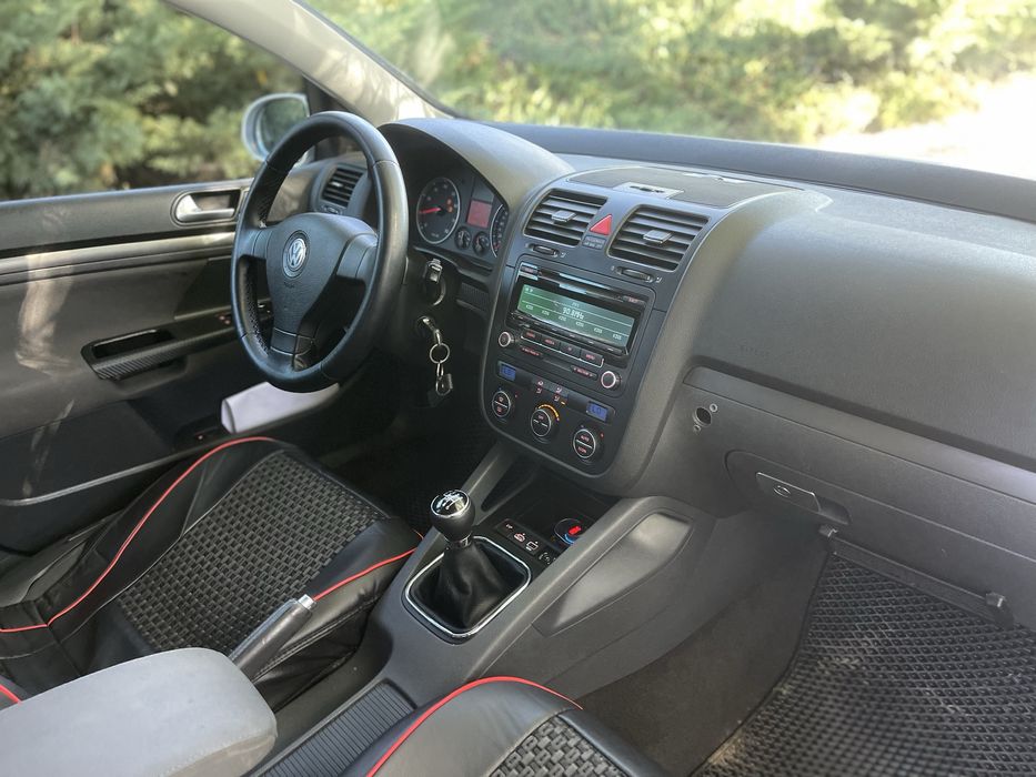 VOLKSWAGEN GOLF V 2005 , 2.0 полный привод , в идеальном состоянии