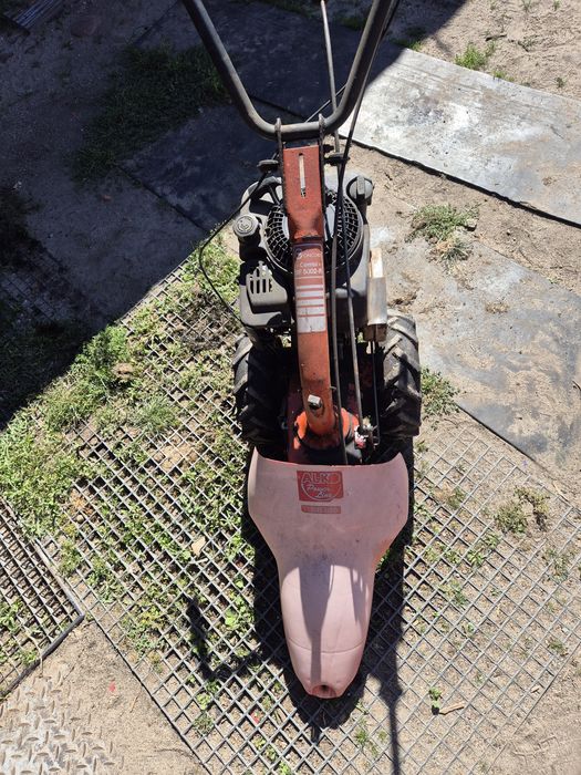 Spalinowa Kosiarka listwowa