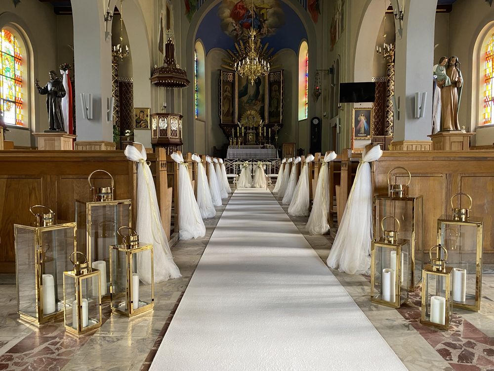 Dekoracje ślubne, krzesla, klęcznik,dywan