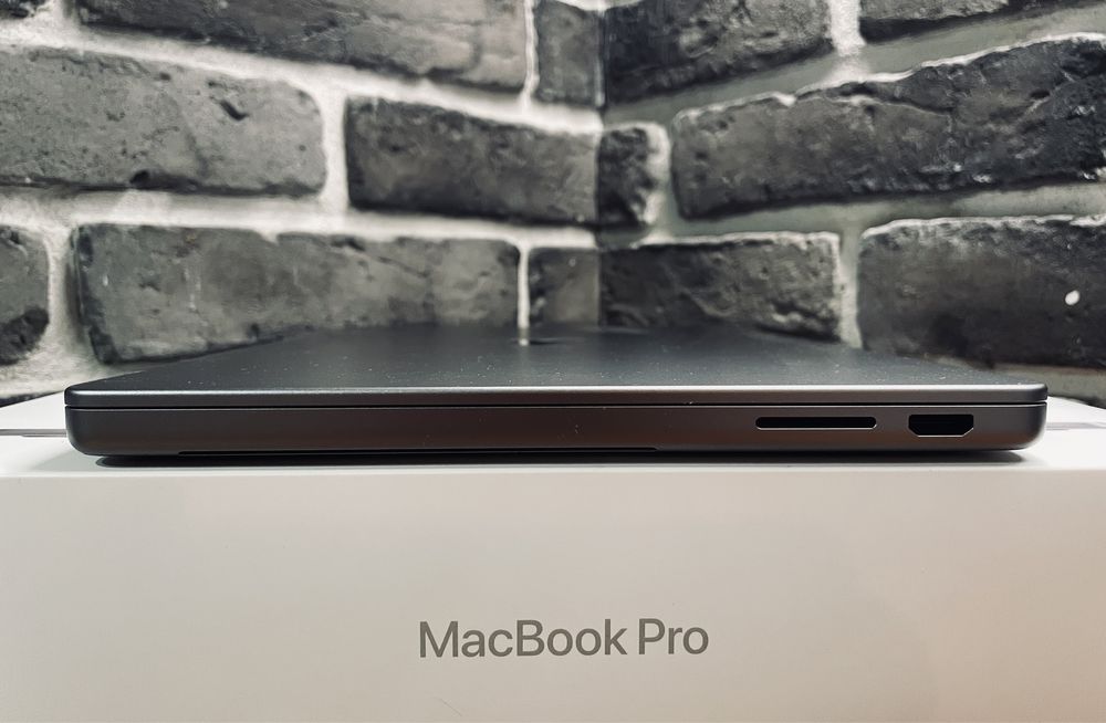 Macbook Pro M3 14” 16GB RAM, 512GB Space Gray