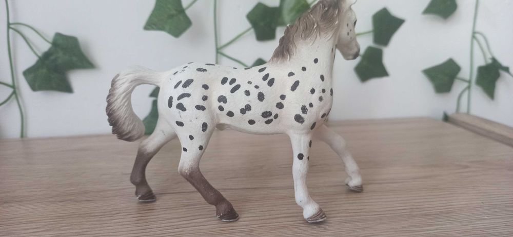 schleich 13889 Ogier rasy knabstrupper,