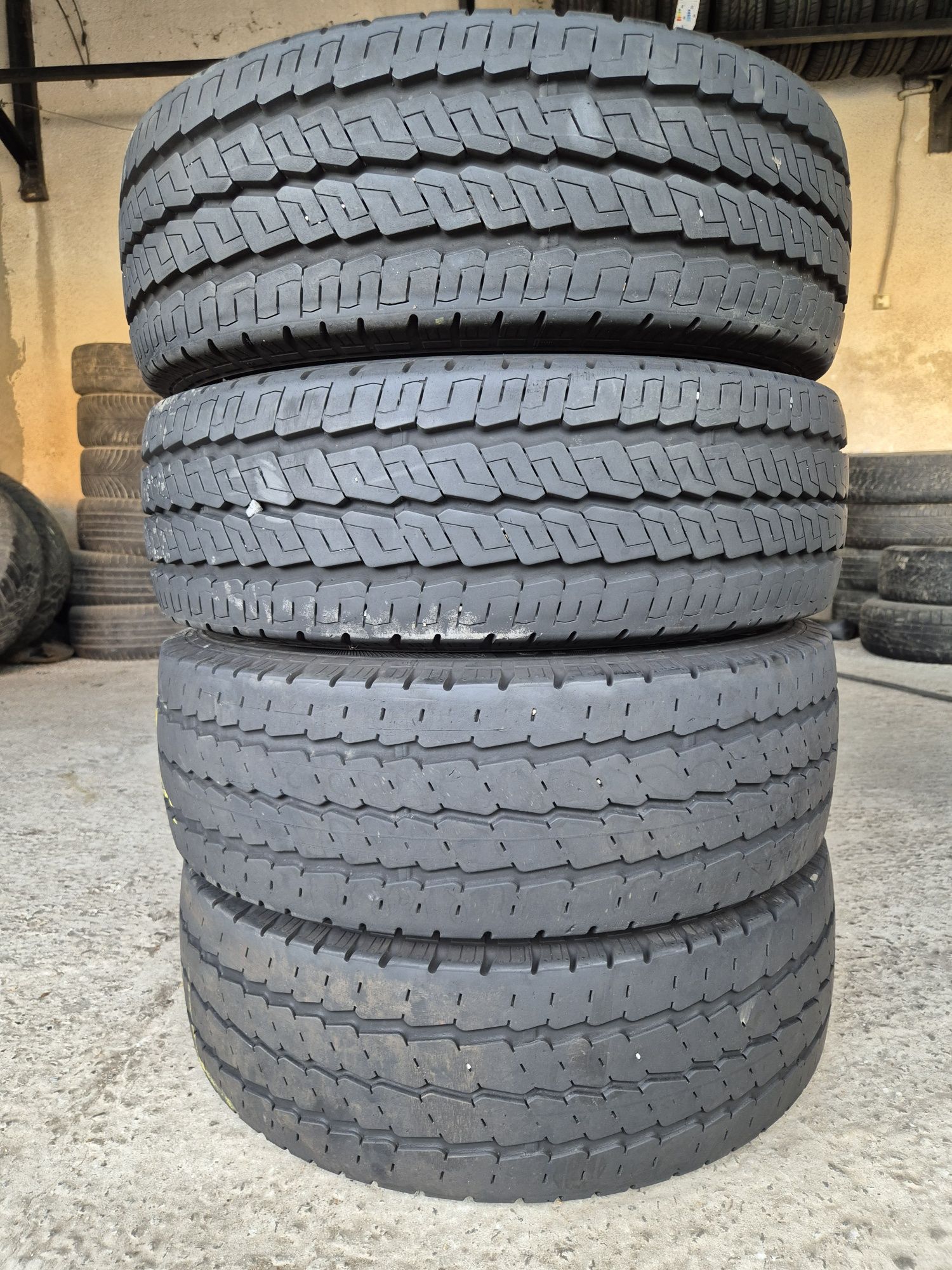 Шини 215/70/15С, Continental