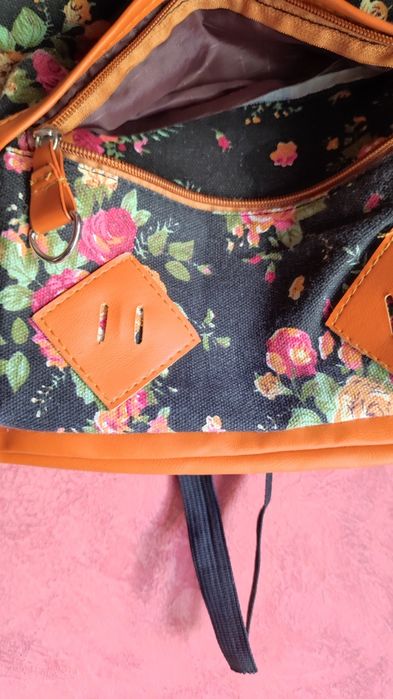 Рюкзак с цветочным принтом