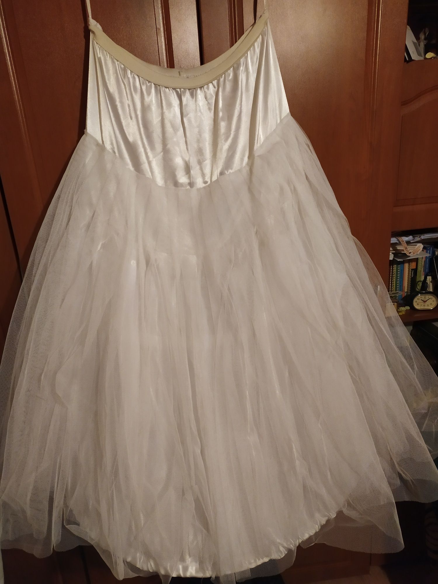 Biała suknia ślubna rozmiar 38-40 + halka na kole