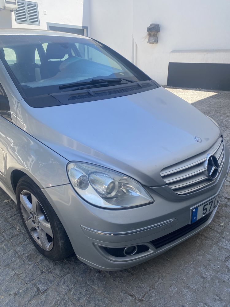 Mercedes-bens B180