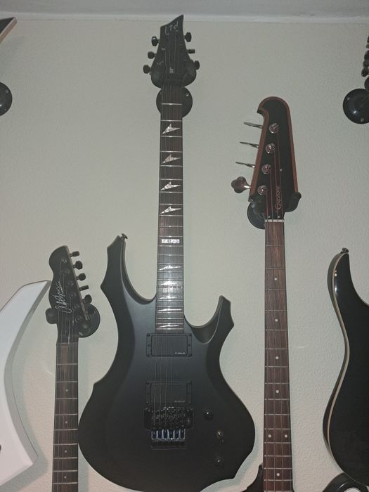 Guitarra elétrica LTD F200