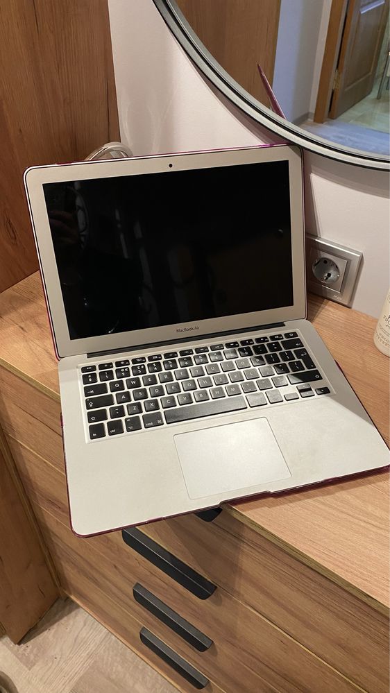 Продам MacBook Air (13 дюймів, 2017)