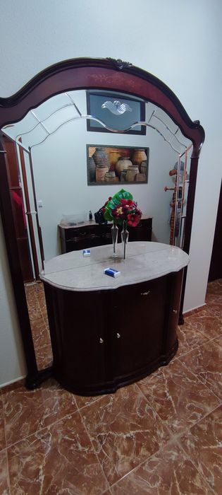 Aparador de entrada com espelho