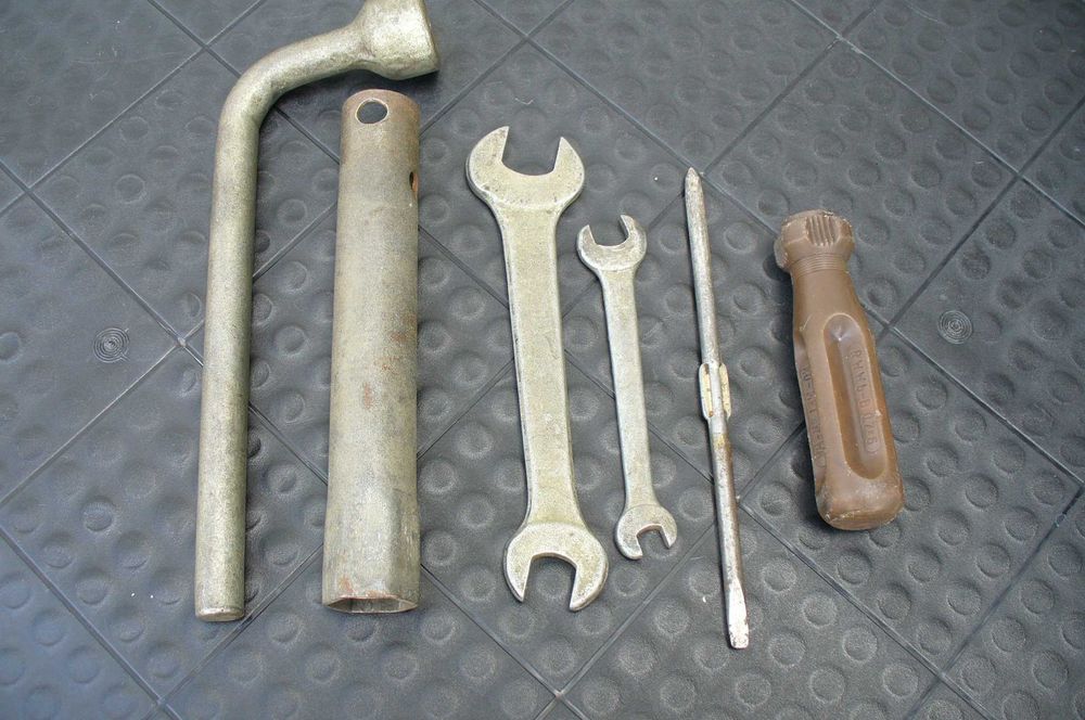 Fiat 126p klucze fabryczne logo FSM.