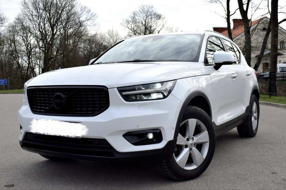 Продаю Volvo XC40 2.0 (бензин) 2020 року