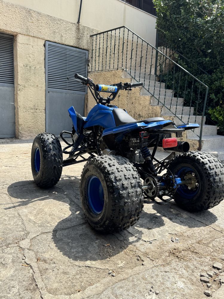 Moto 4 cilindrada 110