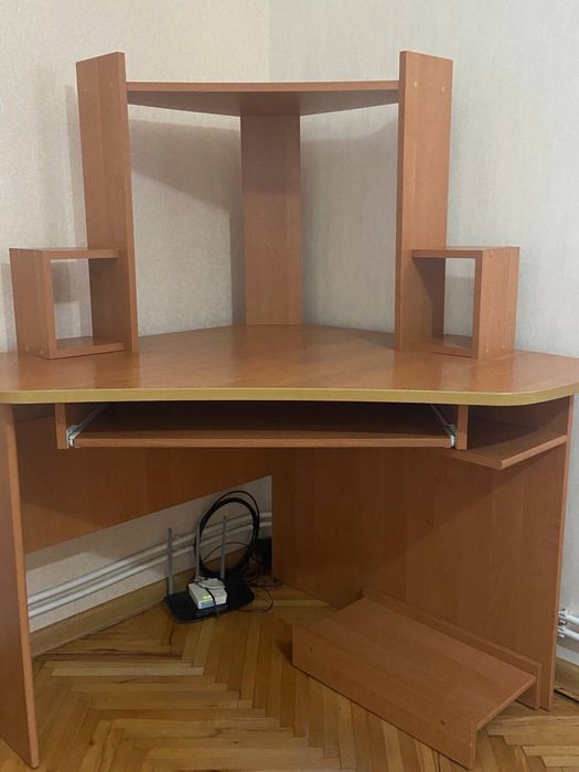 Продам компютерний стіл