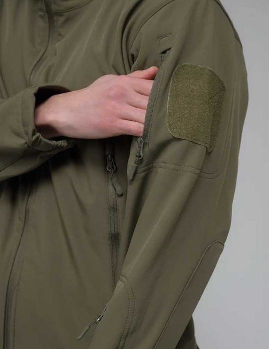 Захисний чоловічий костюм Softshell – ідеальний для подорожей