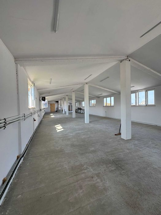 Hala/ Magazyn/ Obiekt z biurami oraz pomieszczeniami socjalnymi