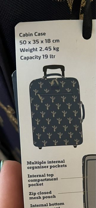 Чемодан дорожній