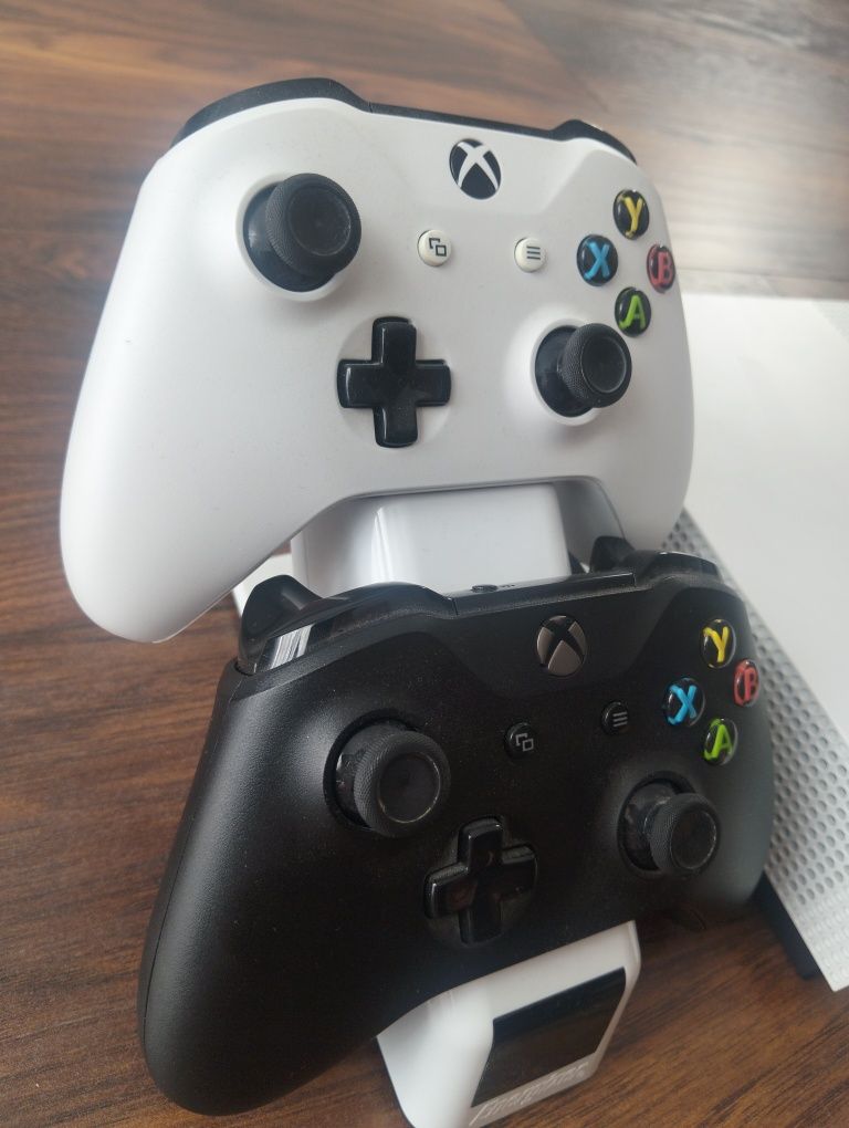 Xbox one s All digital + ładowarka i pad