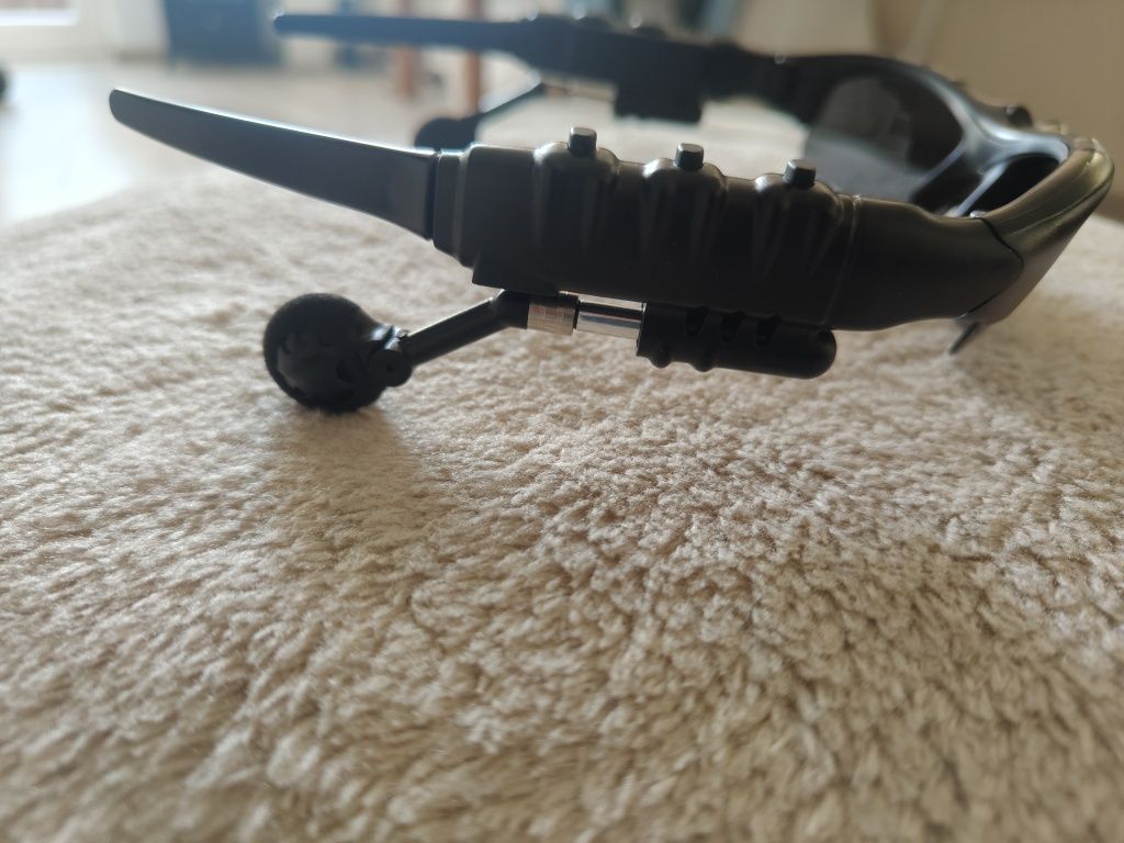 Sportowe okulary ze słuchawkami