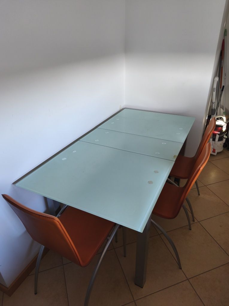 Mesa em vidro extensível