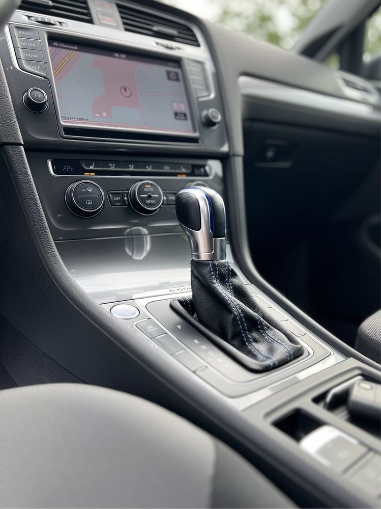 Volkswagen E-Golf 2015рік, 24 kWh, Comfort-line, Urano grey