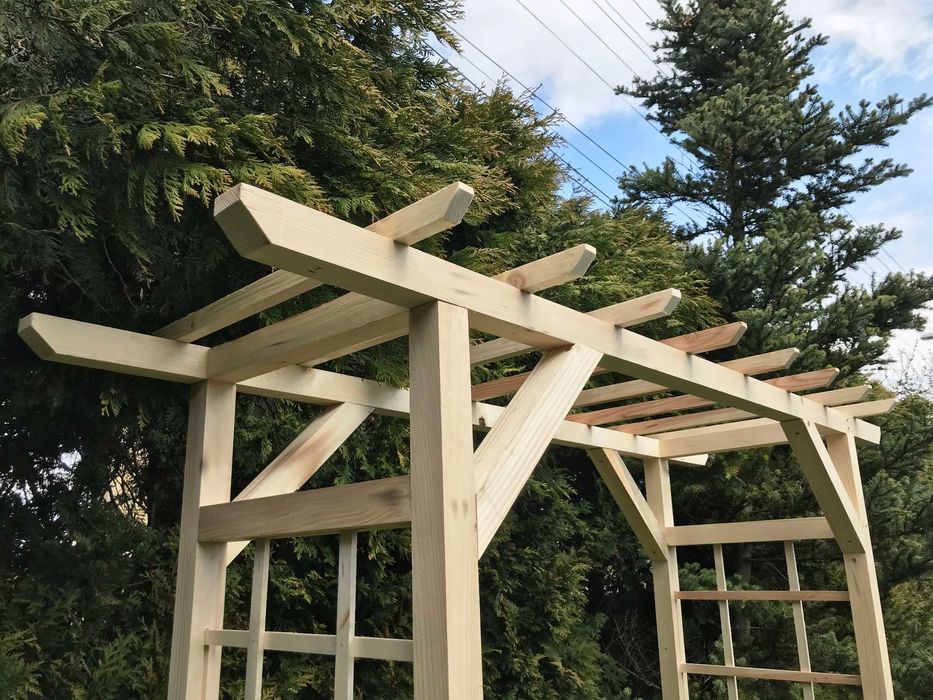 Pergola ogrodowa drewniana przejście kwietnik do pnączy masywna krata