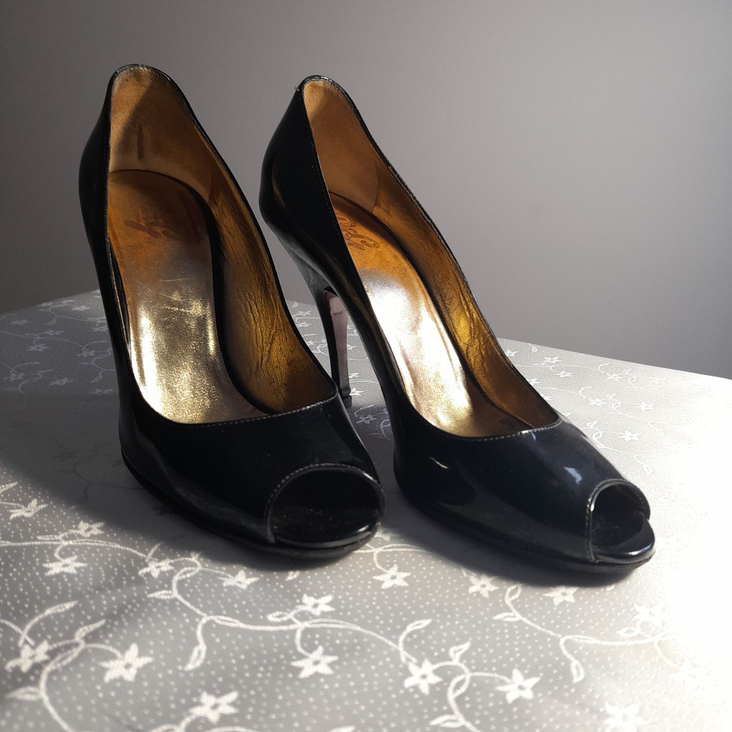 Туфлі брендові, жіночі оригінал і Dolce&Gabbana 39р. 25см