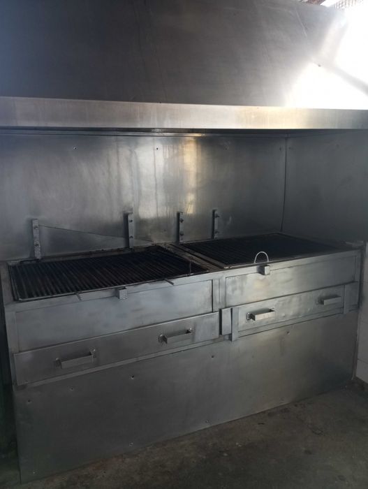 Tenho este restaurante para alugar. Todo equipado,