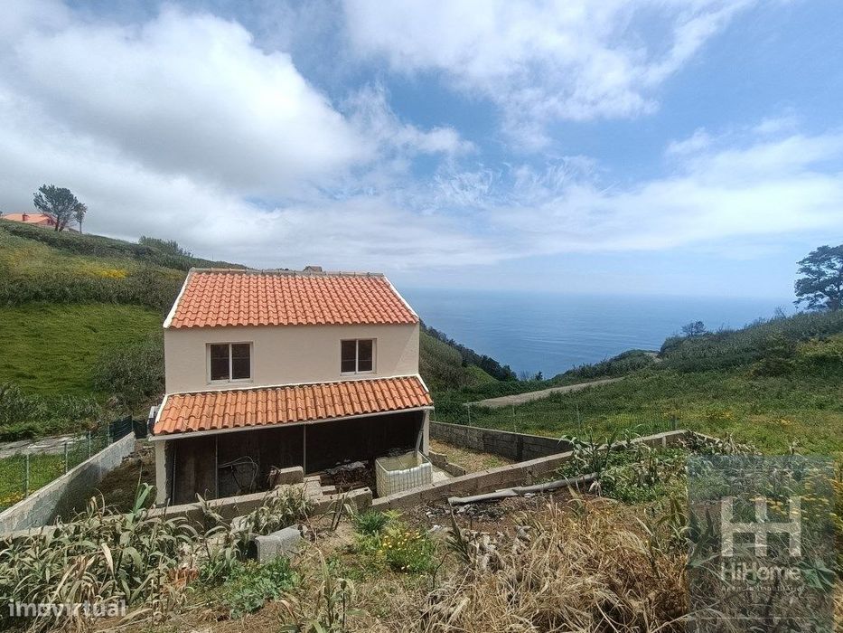 Armazém Agrícola com Vista Mar - Potencial para Moradia T2 na Fajã ...